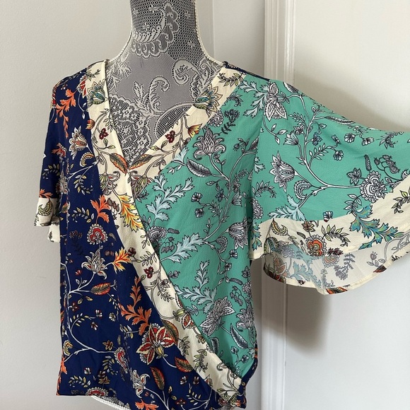 Mint Floral Ruffle Bell Sleeve V Neck Blouse Women’s Small Crossbody Relaxed Fit - Picture 11 of 15